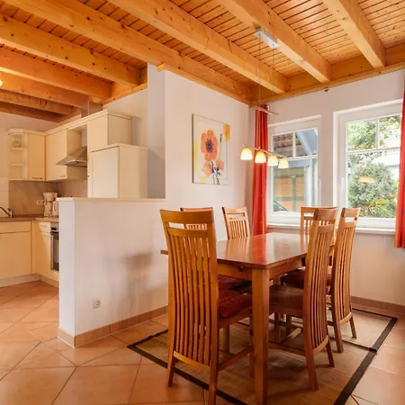 Cozy Holiday Near The Lake Vakantiehuis *